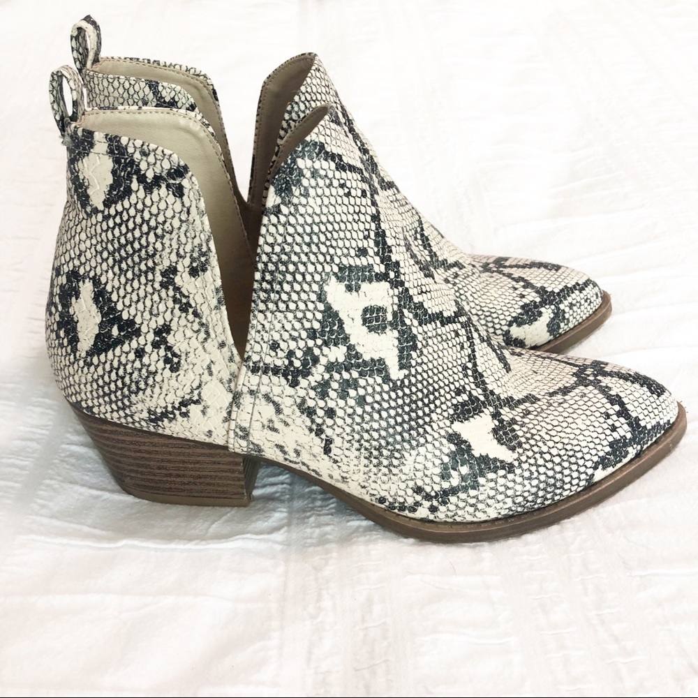 CL By Laundry Snakeskin Booties “Cortez” 8